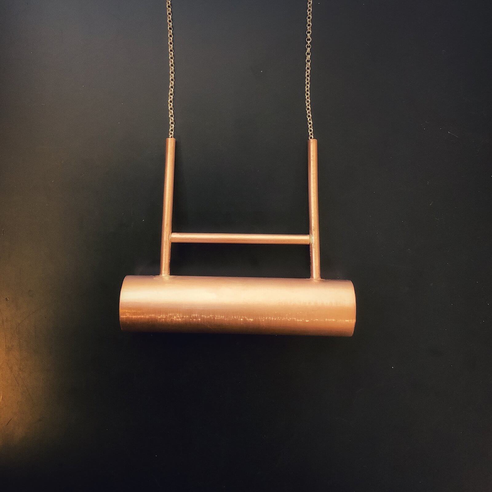 Colgante geométrico en tubo de cobre