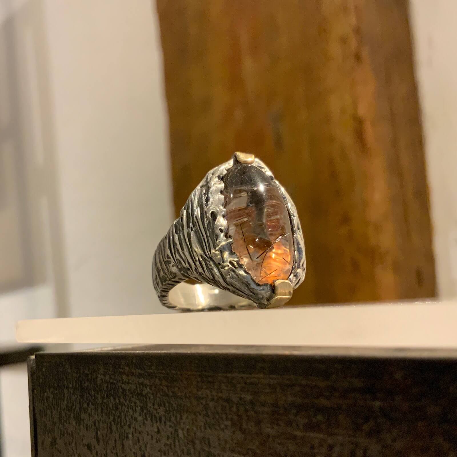 Anillo de plata con cuarzo rutilado